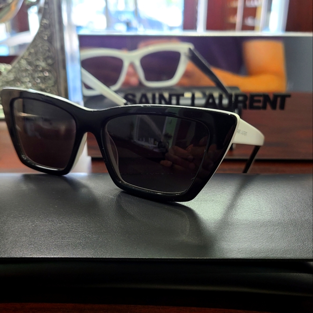 New SL 276 Mica sunglass w. factory essentials